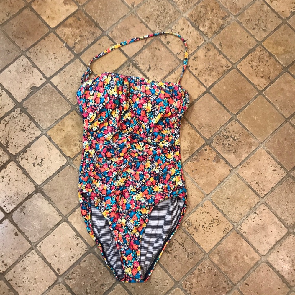 One piece swim